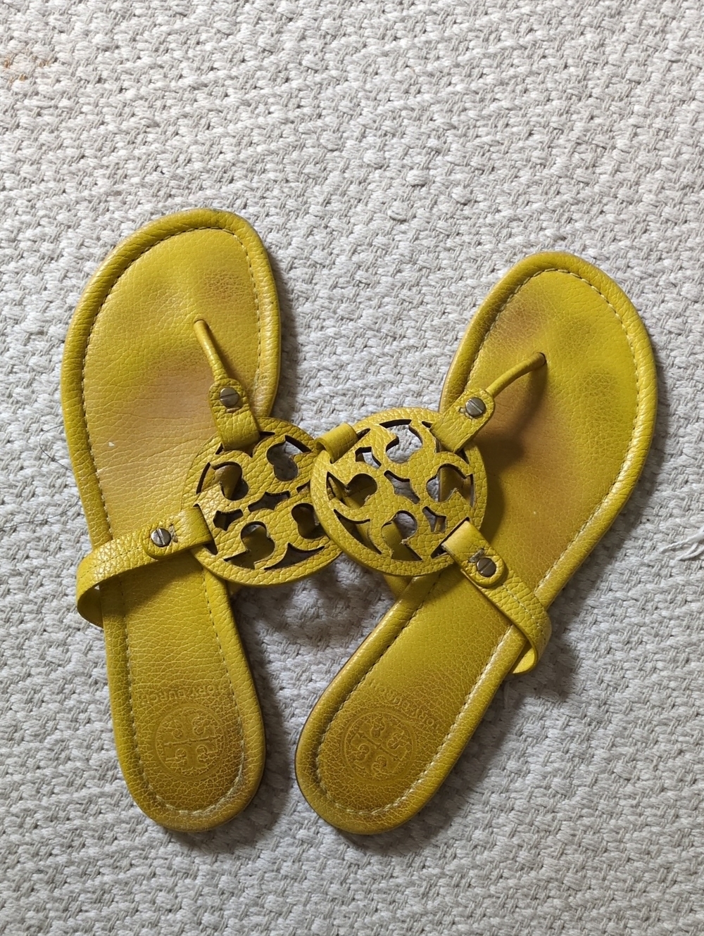 Tory Burch 9 Logo Leather Sandals Thong Yellow